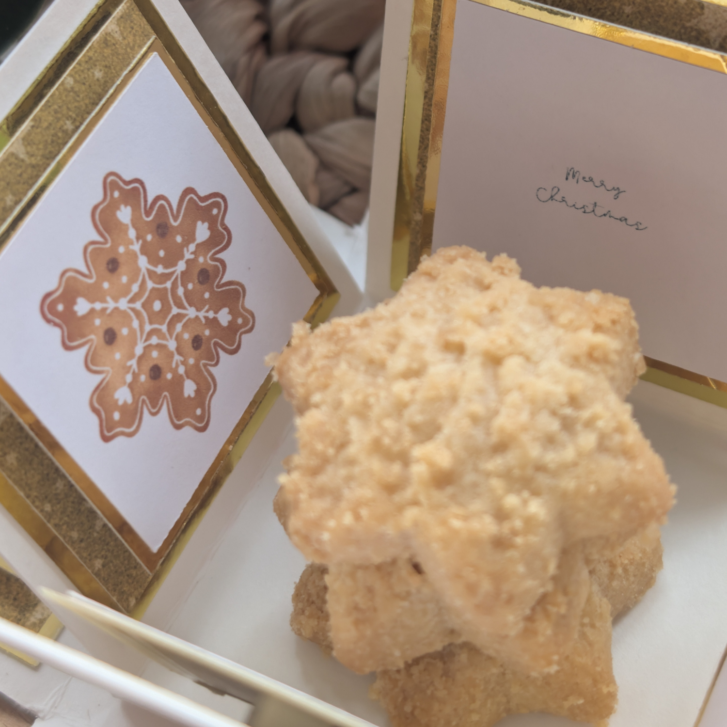 Exploding Christmas Box Card with Shortbread Recipe: A charming gift box revealing star-shaped, sugar-coated cookies and a folded card featuring a festive gingerbread snowflake motif and Merry Christmas message.